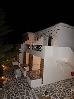 Tinos Suites & Apartments