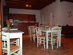 Tinos Suites & Apartments