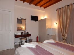 Tinos Suites & Apartments