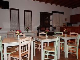 Tinos Suites & Apartments