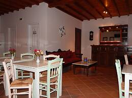 Tinos Suites & Apartments