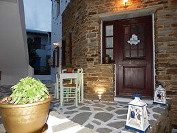 Tinos Suites & Apartments