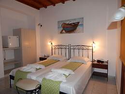 Tinos Suites & Apartments