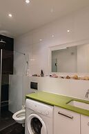 2Rooms Perfect Location  1Min to  Beach