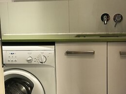 2Rooms Perfect Location  1Min to  Beach