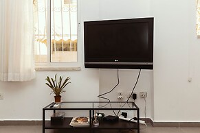 2Rooms Perfect Location  1Min to  Beach