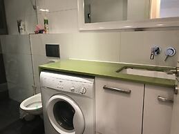 2Rooms Perfect Location  1Min to  Beach