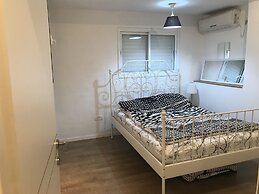 2Rooms Perfect Location  1Min to  Beach