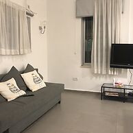 2Rooms Perfect Location  1Min to  Beach