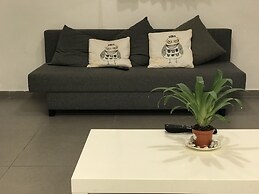 2Rooms Perfect Location  1Min to  Beach