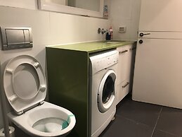 2Rooms Perfect Location  1Min to  Beach