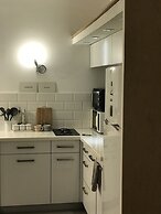 2Rooms Perfect Location  1Min to  Beach