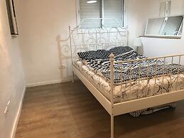 2Rooms Perfect Location  1Min to  Beach