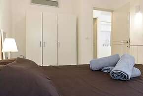 2Rooms Perfect Location  1Min to  Beach