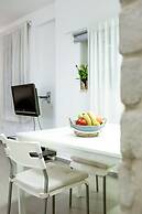 2Rooms Perfect Location  1Min to  Beach