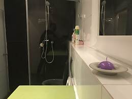 2Rooms Perfect Location  1Min to  Beach