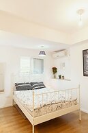 2Rooms Perfect Location  1Min to  Beach