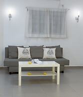 2Rooms Perfect Location  1Min to  Beach