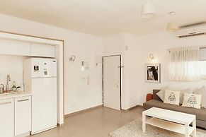 2Rooms Perfect Location  1Min to  Beach