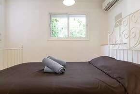 2Rooms Perfect Location  1Min to  Beach