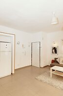 2Rooms Perfect Location  1Min to  Beach