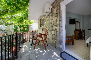 Famelia Studios Lampiris