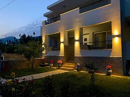 Eirini & Manolis Apartments