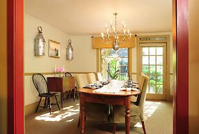 1795 Acorn Inn B&B