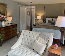 1795 Acorn Inn B&B