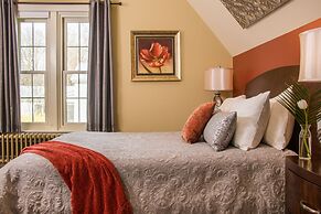 Gothic Eves Inn and Spa Bed and Breakfast
