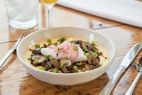 Gothic Eves Inn and Spa Bed and Breakfast