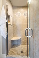 Gothic Eves Inn and Spa Bed and Breakfast