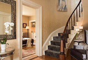 Gothic Eves Inn and Spa Bed and Breakfast