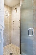 Gothic Eves Inn and Spa Bed and Breakfast