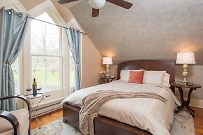 Gothic Eves Inn and Spa Bed and Breakfast