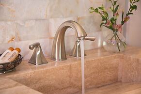 Gothic Eves Inn and Spa Bed and Breakfast