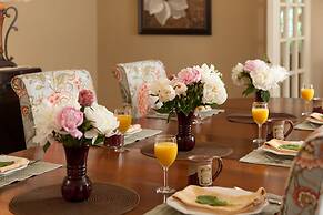 Gothic Eves Inn and Spa Bed and Breakfast