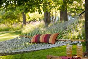 Gothic Eves Inn and Spa Bed and Breakfast