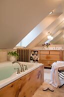 Gothic Eves Inn and Spa Bed and Breakfast