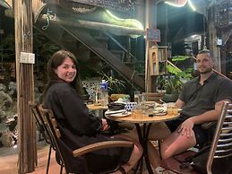 Hoi An Sea Sunset Villa & Bar