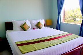 Hoi An Sea Sunset Villa & Bar