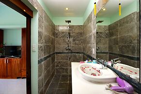 Hoi An Sea Sunset Villa & Bar