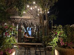 Hoi An Sea Sunset Villa & Bar