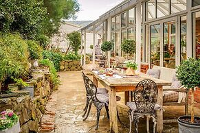 Cygnet Old Bank B & B Cafe & Gift Store