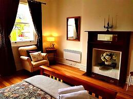 Cygnet Old Bank B & B Cafe & Gift Store