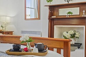 Cygnet Old Bank B & B Cafe & Gift Store