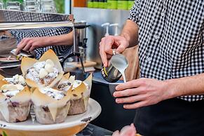 Cygnet Old Bank B & B Cafe & Gift Store