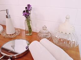 Cygnet Old Bank B & B Cafe & Gift Store