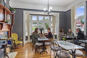 Cygnet Old Bank B & B Cafe & Gift Store