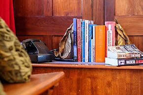 Cygnet Old Bank B & B Cafe & Gift Store